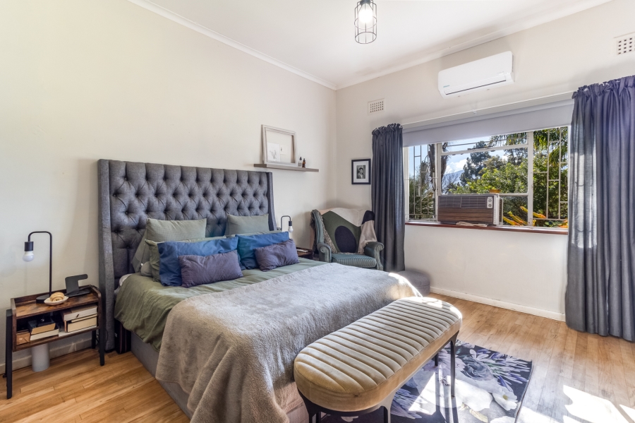 5 Bedroom Property for Sale in Uitsig Western Cape